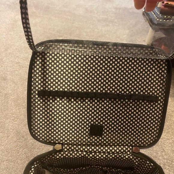 Black makeup case - Picture 12 of 16